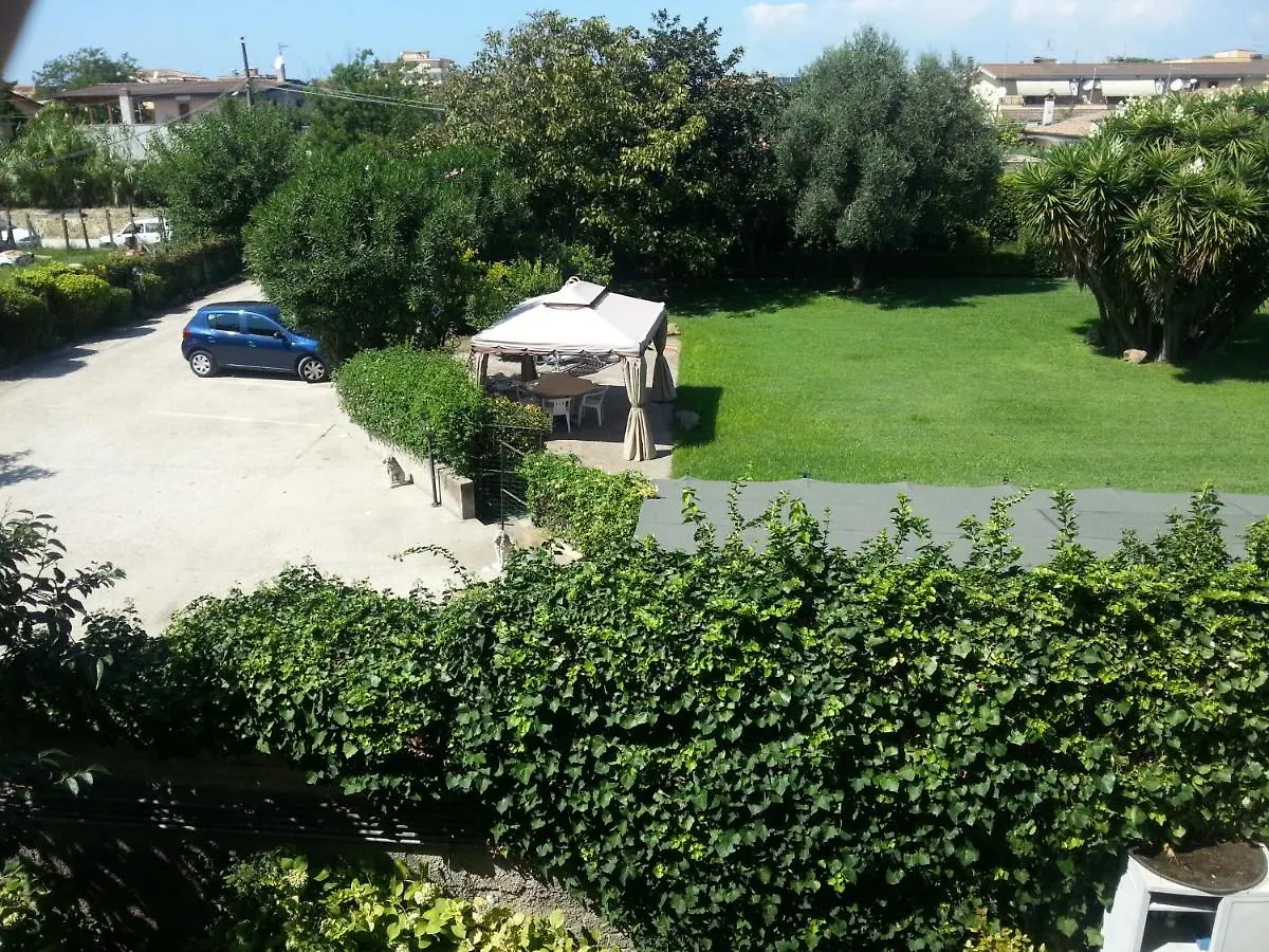 Appartamento Bilocale in seminterrato 4 posti letto Fiumicino 0*,  Italia